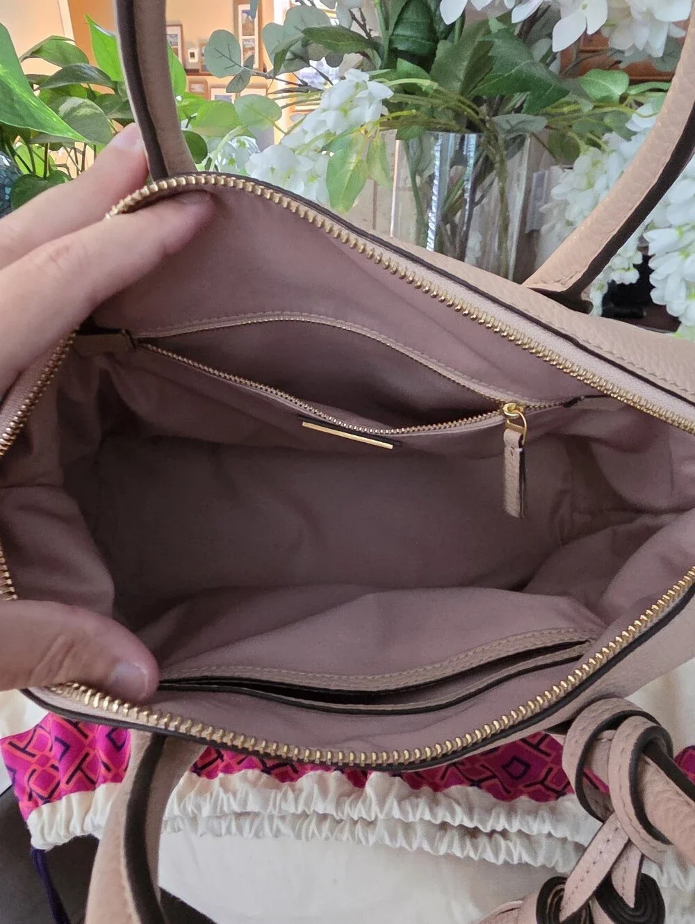 EUC Tory Burch McGraw Pebbled Satchel Top Handle Zip Tassel Gold Hardware